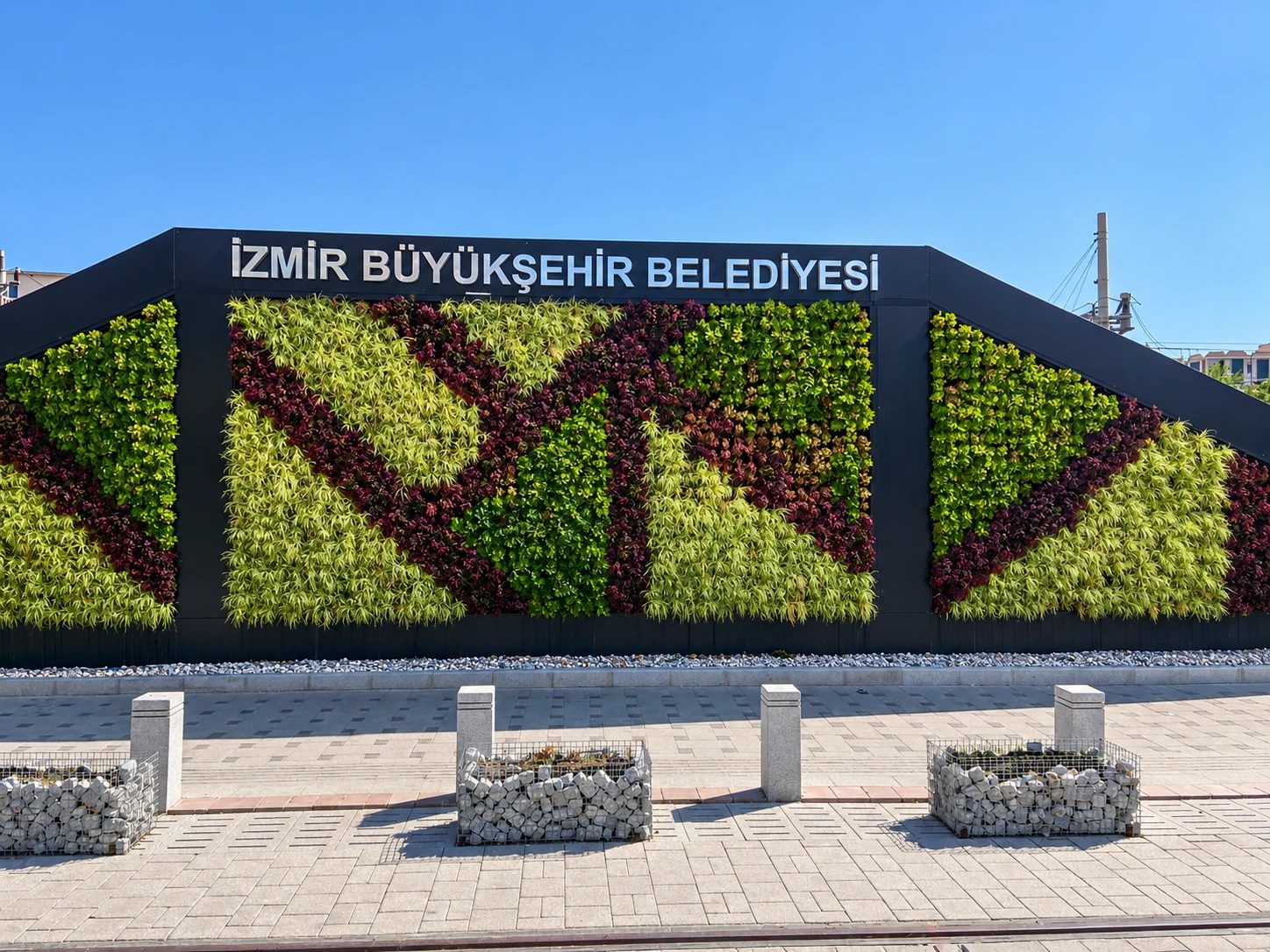 İzmir Büyükşehir Belediyesi Dikey Bahçe